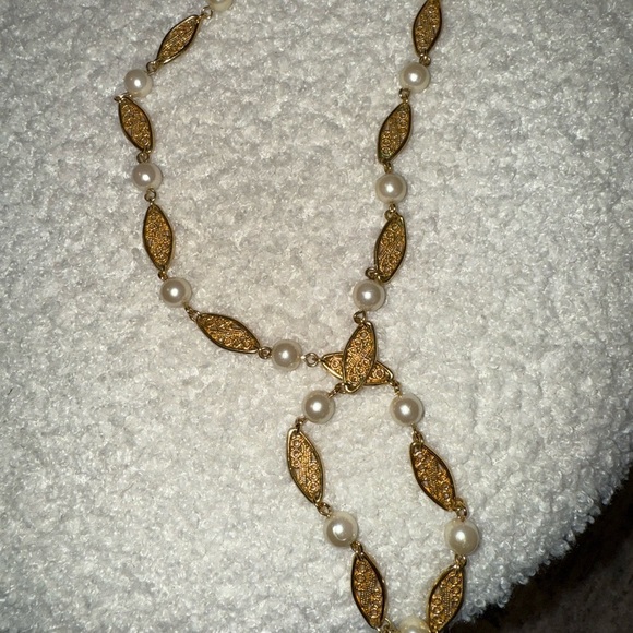 Vintage Gold tone and faux Pearl Women's Necklace 1992 Avon 24inch - Picture 6 of 6